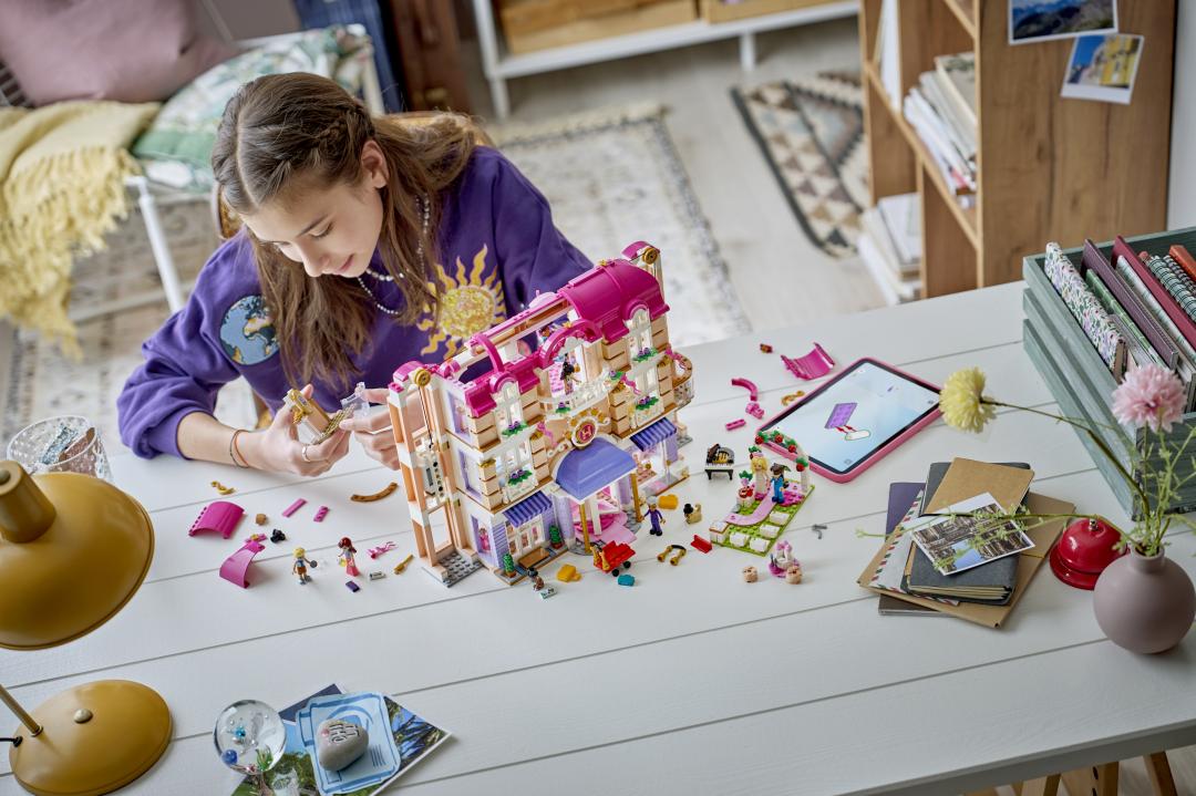 Friends Heartlake City Grand Hotel | 42704