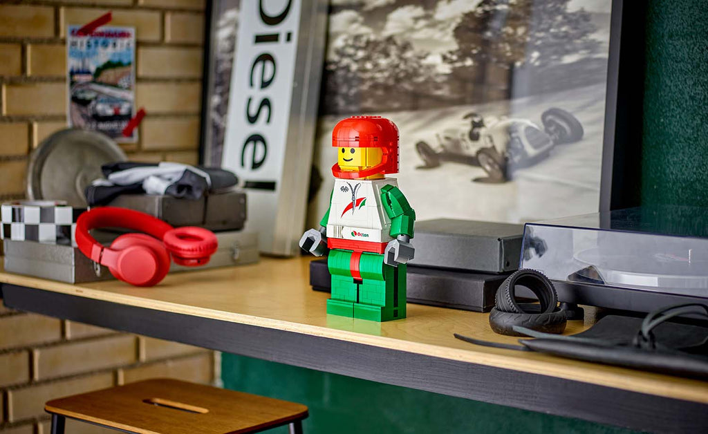 Iconic Scaled-Up Racing Driver Minifigure | 40819