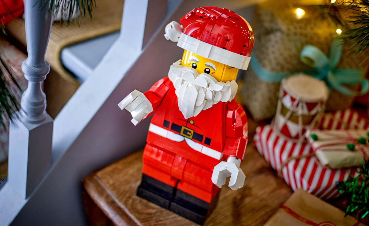 Iconic Up-Scaled Santa Minifigure | 40820